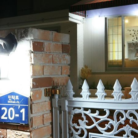 Guesthouse Mate Busan Ngoại thất bức ảnh